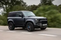 1-land-rover-defender-v8-2021-uk-fd-hero-front.webp